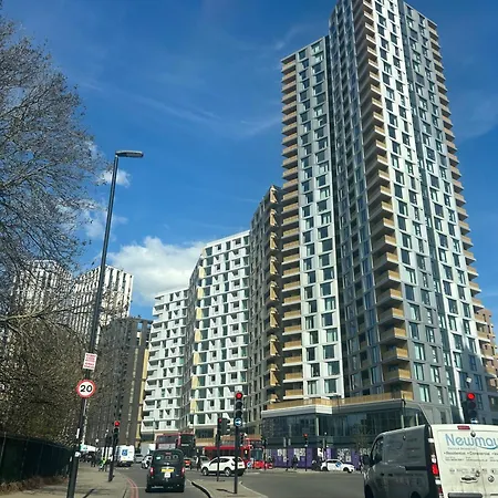 1-Bed Apt Sleeps 4 Central To Shops & Transport
